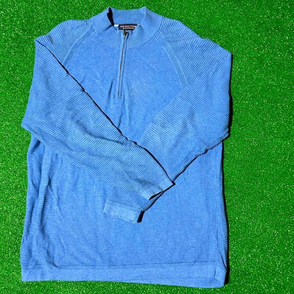 Men’s XL Roundtree and York zip up sweater!